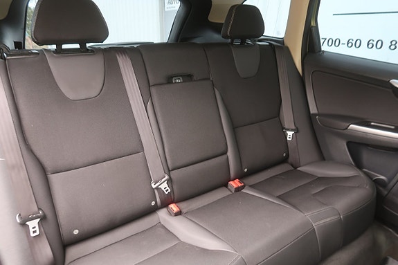 Volvo XC60 12 of 25