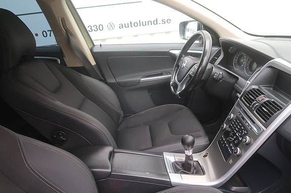 Volvo XC60 10 of 25