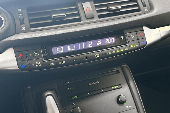 Lexus CT200h 13 of 15