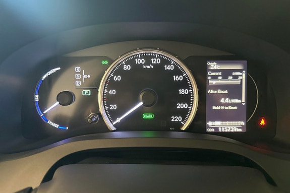 Lexus CT200h 10 of 15