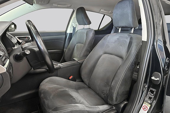 Lexus CT200h 8 of 15
