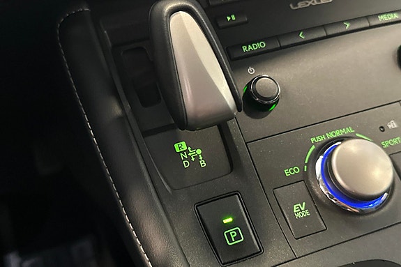 Lexus CT200h 12 of 15