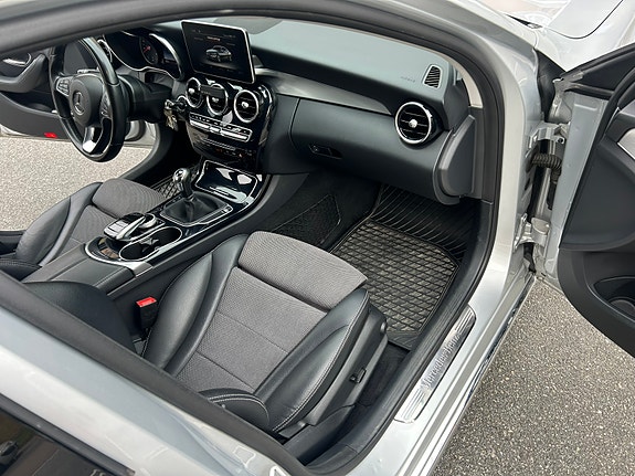 Mercedes-Benz C180 7 of 11