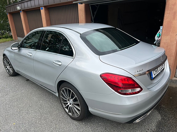 Mercedes-Benz C180 2 of 11