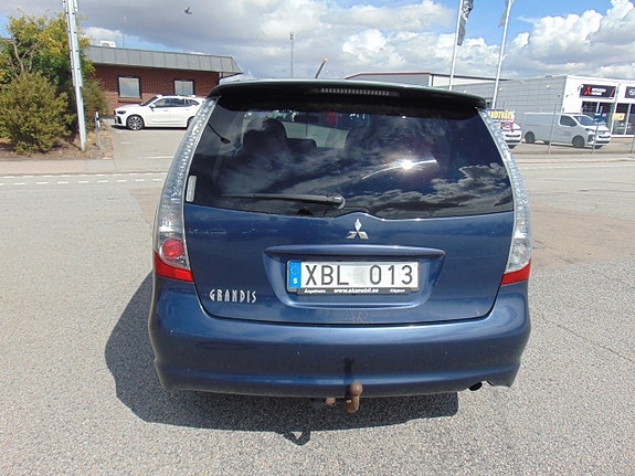 Mitsubishi Grandis 7 of 12