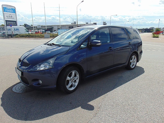 Mitsubishi Grandis 2 of 12