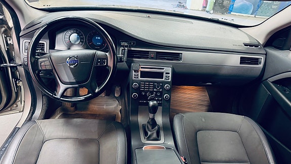 Volvo V70 11 of 14