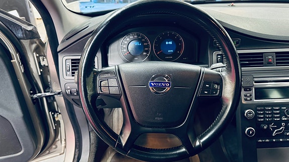 Volvo V70 12 of 14