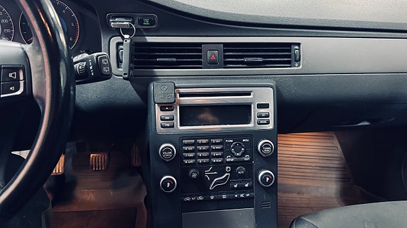 Volvo V70 10 of 14