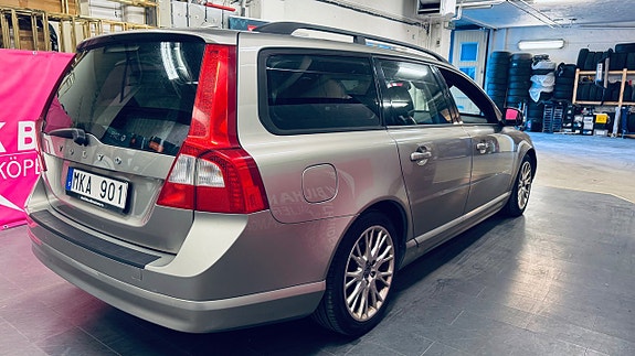 Volvo V70 3 of 14
