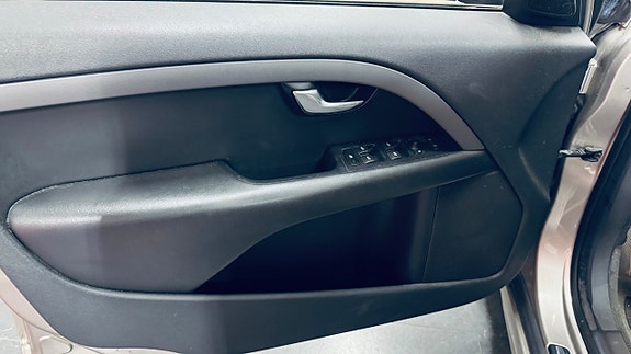 Volvo V70 8 of 14