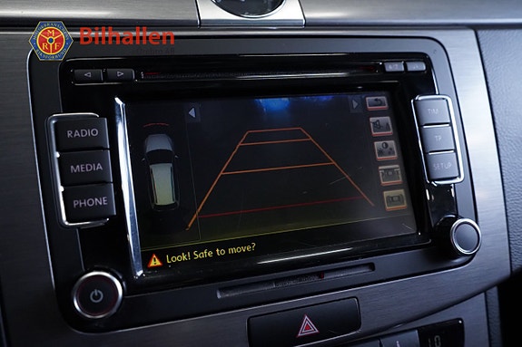 Volkswagen Passat 13 of 22