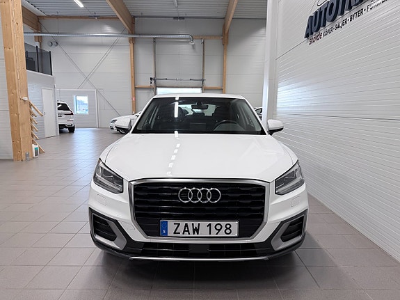 Audi Q2 4 of 17