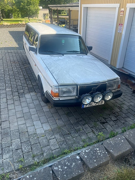 Volvo 240 2 of 6