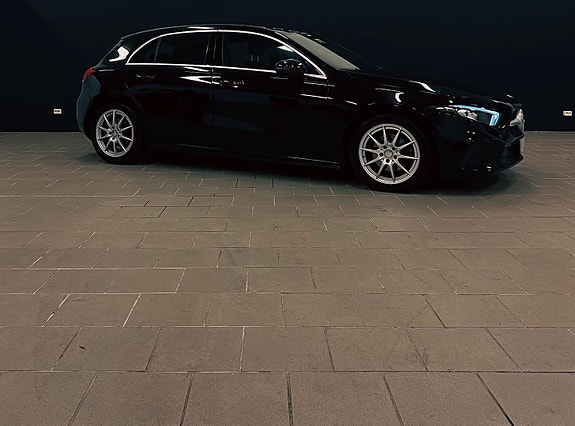 Mercedes-Benz A180 d 2 of 10