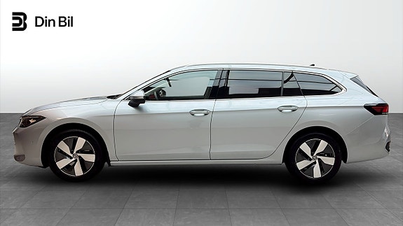Volkswagen Passat 2 of 14