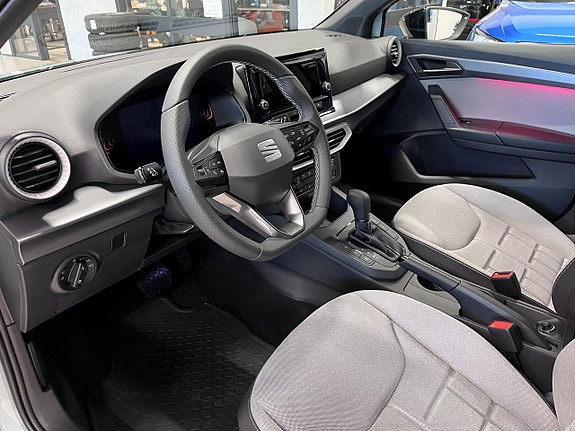Seat Arona 3 of 6