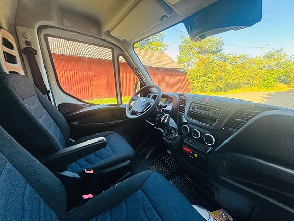Iveco Daily 70C18 Automat Långt Skåp Bakgavellyft 6 of 9