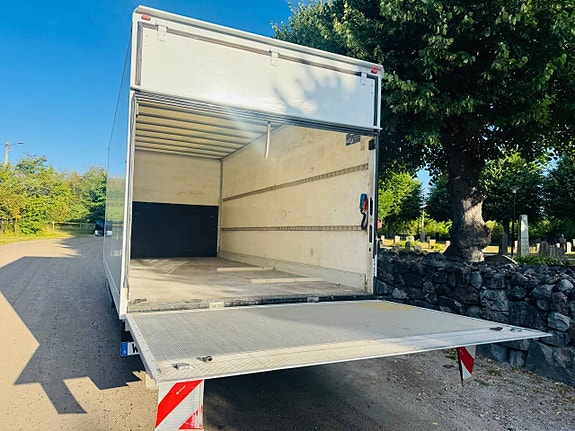 Iveco Daily 70C18 Automat Långt Skåp Bakgavellyft 9 of 9