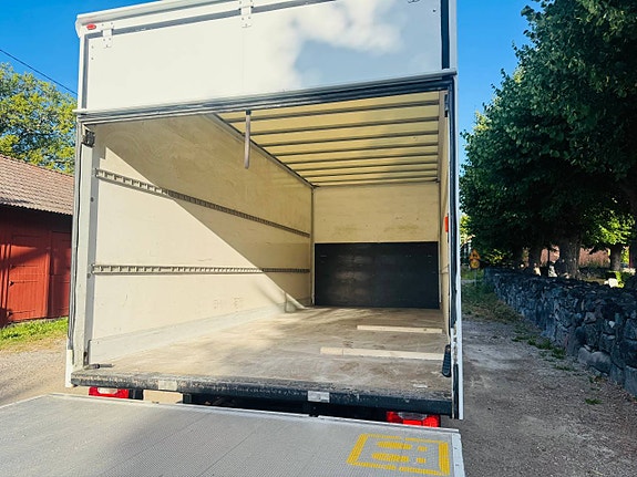 Iveco Daily 70C18 Automat Långt Skåp Bakgavellyft 8 of 9