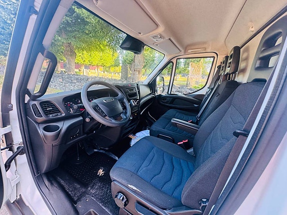 Iveco Daily 70C18 Automat Långt Skåp Bakgavellyft 7 of 9