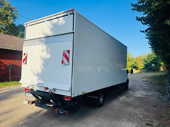 Iveco Daily 70C18 Automat Långt Skåp Bakgavellyft 3 of 9