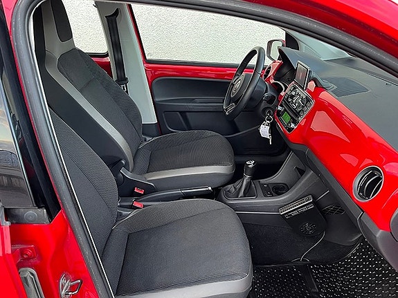 Volkswagen UP! 8 of 17