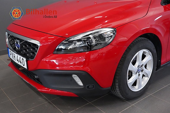 Volvo V40 Cross Country 2 of 24