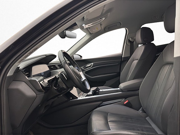 Audi e-tron 13 of 30
