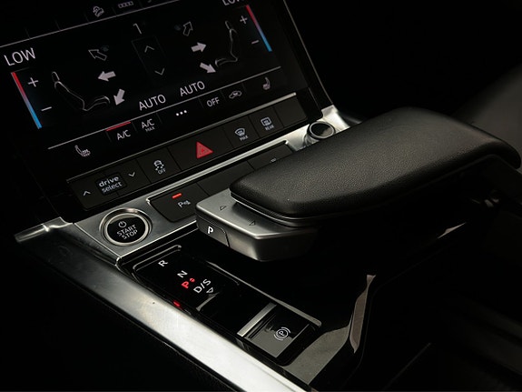 Audi e-tron 27 of 30