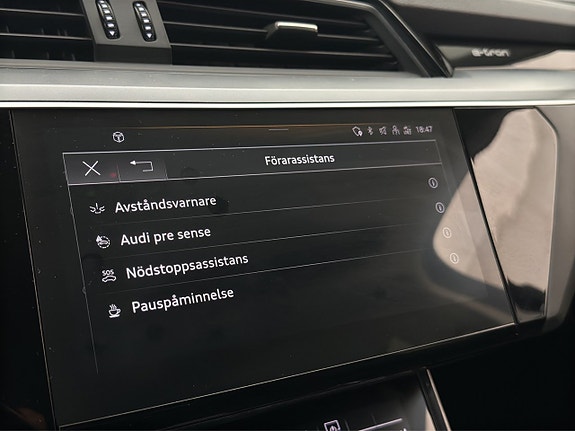 Audi e-tron 24 of 30