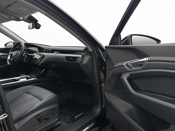 Audi e-tron 17 of 30
