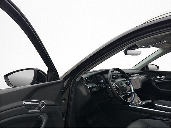 Audi e-tron 12 of 30