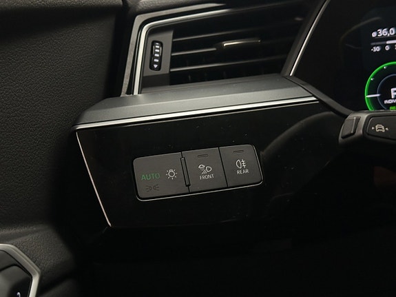 Audi e-tron 29 of 30