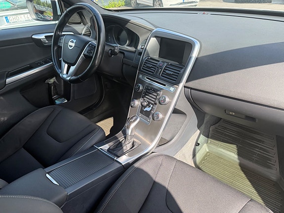 Volvo XC60 9 of 24