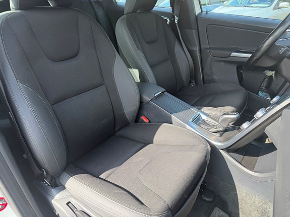 Volvo XC60 10 of 24
