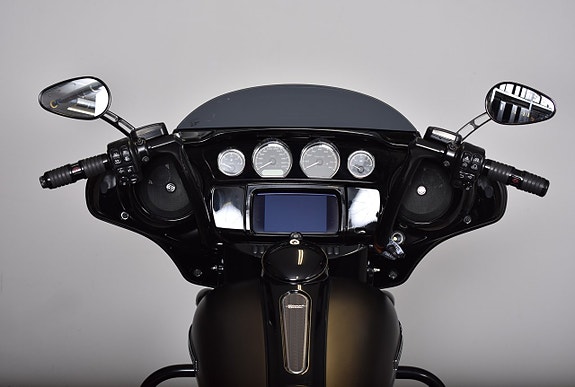 Harley-Davidson Street Glide Special Cobra slipon / 12 Tum styre / Sissybar / Värmehandtag 18 of 19