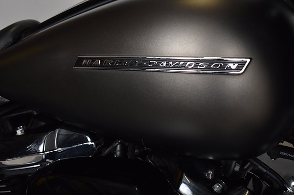 Harley-Davidson Street Glide Special Cobra slipon / 12 Tum styre / Sissybar / Värmehandtag 12 of 19
