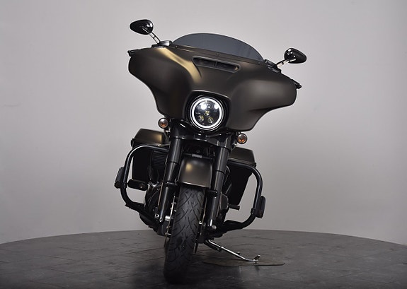Harley-Davidson Street Glide Special Cobra slipon / 12 Tum styre / Sissybar / Värmehandtag 2 of 19