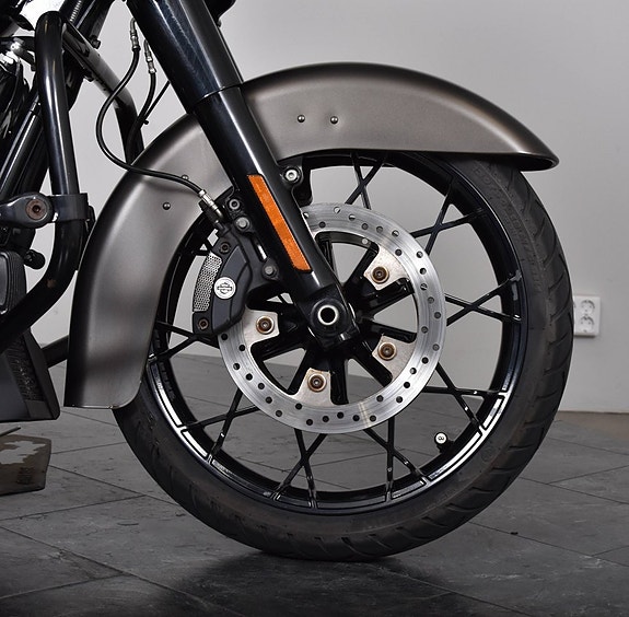 Harley-Davidson Street Glide Special Cobra slipon / 12 Tum styre / Sissybar / Värmehandtag 9 of 19