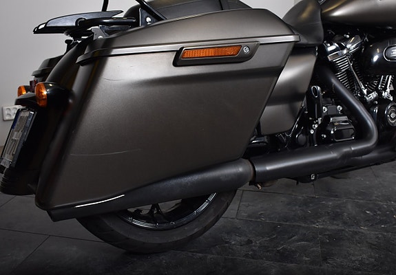 Harley-Davidson Street Glide Special Cobra slipon / 12 Tum styre / Sissybar / Värmehandtag 15 of 19
