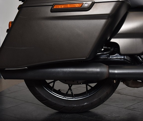 Harley-Davidson Street Glide Special Cobra slipon / 12 Tum styre / Sissybar / Värmehandtag 11 of 19
