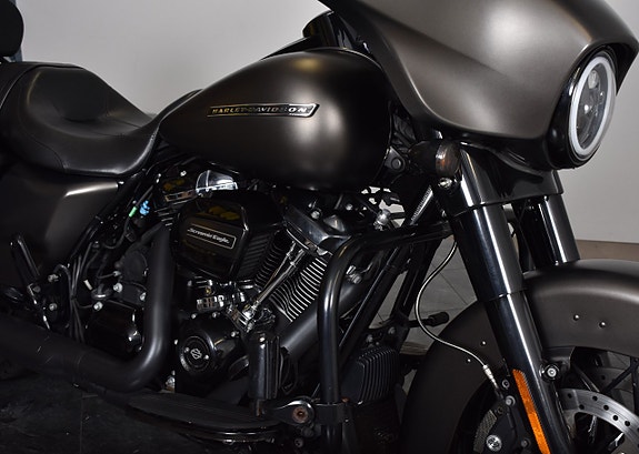Harley-Davidson Street Glide Special Cobra slipon / 12 Tum styre / Sissybar / Värmehandtag 13 of 19