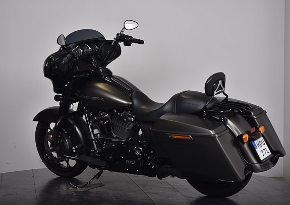 Harley-Davidson Street Glide Special Cobra slipon / 12 Tum styre / Sissybar / Värmehandtag 5 of 19