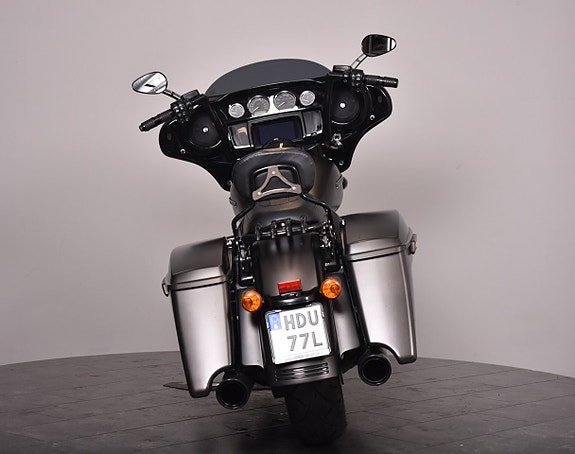 Harley-Davidson Street Glide Special Cobra slipon / 12 Tum styre / Sissybar / Värmehandtag 6 of 19
