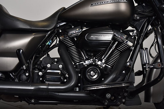 Harley-Davidson Street Glide Special Cobra slipon / 12 Tum styre / Sissybar / Värmehandtag 10 of 19