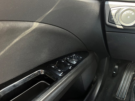 Ford Mondeo 22 of 26
