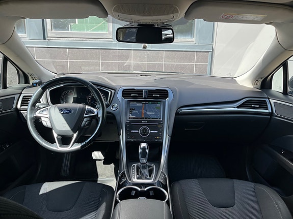 Ford Mondeo 13 of 26