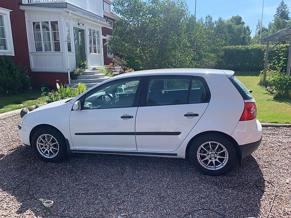 Volkswagen Golf V 4 of 4