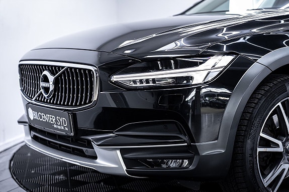 Volvo V90 Cross Country 2 of 27